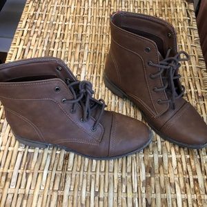 Candies’s Brown Lace Up Combat Boots Sz.10